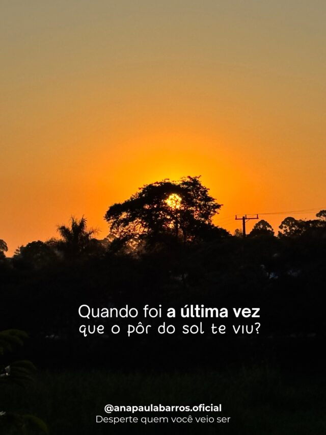 Quando foi a última vez que o pôr do sol te viu?
Não falo de você ver o pôr do sol Falo de ele te ver - isso mesmo
Te ver presente Sem celular, sem pressa, sem tentar transformar o instante em conteúdo Te ver ali… sendo, vivo, na paz do agora 
Apreciando e celebrando o presente que o Criador fez pra você 
🌞 Você veio pra isso também: pra sentir a luz dourada na pele, ouvir os pássaros se delegando ao entardecer, respirar fundo com fluidez 
e lembrar que existe algo maior cuidando de tudo
É nisso que o divino se revela Não nas teorias complexas mirabolantes
mas no silêncio sereno entre uma respiração e outra Na doçura de estar vivo
Na gratidão de simplesmente existir mais um dia 
🌿 Você veio ter experiências simples
E sagradas Sabendo seu real valor 
Você se esqueceu, mas você é o divino na experiência  É o veículo do Criador dentro da própria Criação  E o sol se levanta e se põe só pra ver você e pra iluminar seus passos e seus dias - e ele se alegra e regozija ao fazer isso   Quando você se lembrar de quem você é,  você vai se lembrar disto que eu estou te dizendo :-)
🌅 Que momento simples e sagrado tem feito sentido pra você ultimamente? Comente aqui neste post ✨