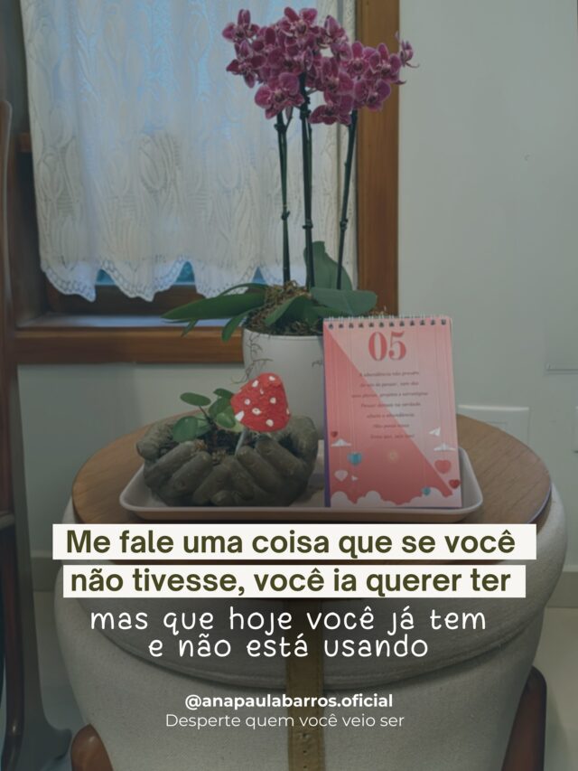 Você já tem o que precisa
Mas será que está usando?
A mente do velho humano vive na escassez:
“Falta tempo”
“Falta apoio”
“Falta clareza”
“Falta dinheiro”
Mas quando silencia… percebe
O Novo Humano não pede permissão pra viver a abundância
Ele olha ao redor e reconhece:
🌿 o corpo que funciona
🌞 a manhã que nasceu de novo
🤲 a sabedoria que já foi recebida
💡 as ideias que ficam esperando serem postas em prática
E você?
Quantos dons, ferramentas, bênçãos e possibilidades estão aí, no seu campo, prontos pra serem usados… mas você tá esperando “o momento certo”?
🌺 Hoje o convite é simples (e profundo):
Use o que você já tem
Honre o que já chegou
Agora me conta aqui:
👉 Qual é essa coisa que você já tem, mas andava esquecendo de usar?